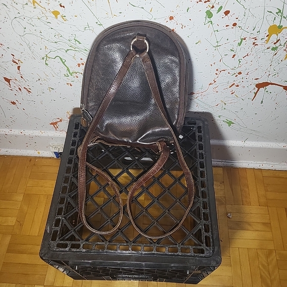 roots Small leather backpack Canada Made - Picture 5 of 7